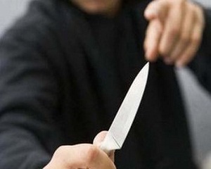 В Одесі чоловік погрожуючи ножем зухвало відібрав мобільні телефони 1 grabitel noz