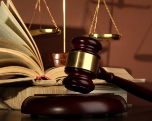 Засуджених та осіб , взятих під варту, звільнили від сплати судового збору 1 138868576