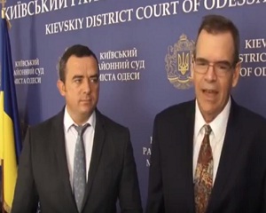 До Київського районного суду м.Одеси завітали адвокати зі Сполучених штатів Америки. (Відеорепортаж) 1 american adv
