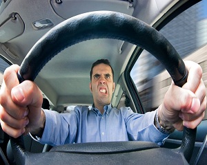Злісний правопорушник залишиться без водійських прав 1 driving road rage car 945x578