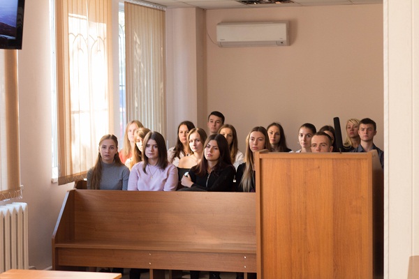 До суду завітали члени правового гуртка «Forum» 6 IMG_1777.jpg