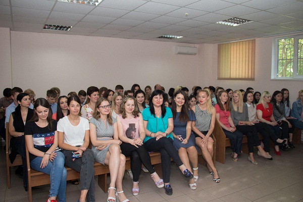 Судді та співробітники суду привітали Наталію Коротаєву з ювілеєм 3 IMG_79216.jpg