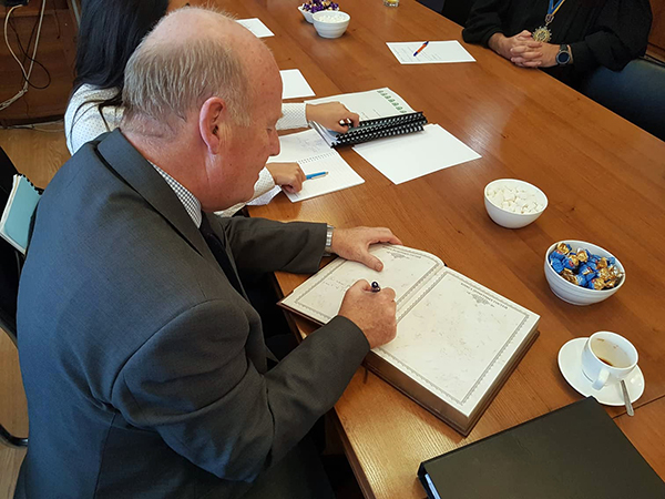 42045195 289794778294671 2080683815486881792 n