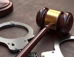 Обвинувачена у жорстокому вбивстві майстра манікюру залишиться за ґратами 1 1487077971